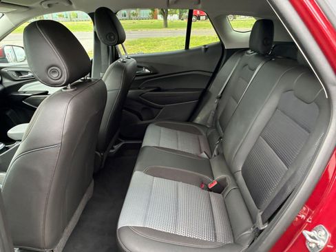 Used 2025 Chevrolet Trax LT image 24