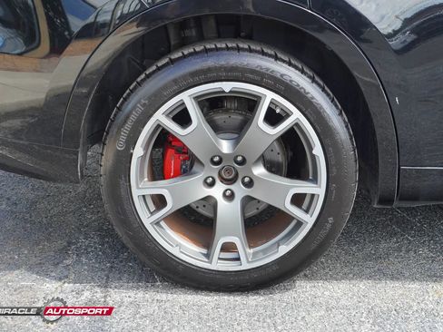 Used 2017 Maserati Levante S AWD/4WD image 11