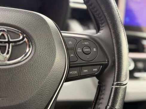 Used 2025 Toyota Corolla SE image 16