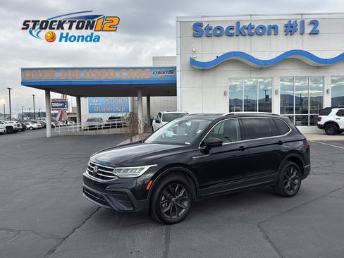 Used 2022 Volkswagen Tiguan SE AWD/4WD image 1