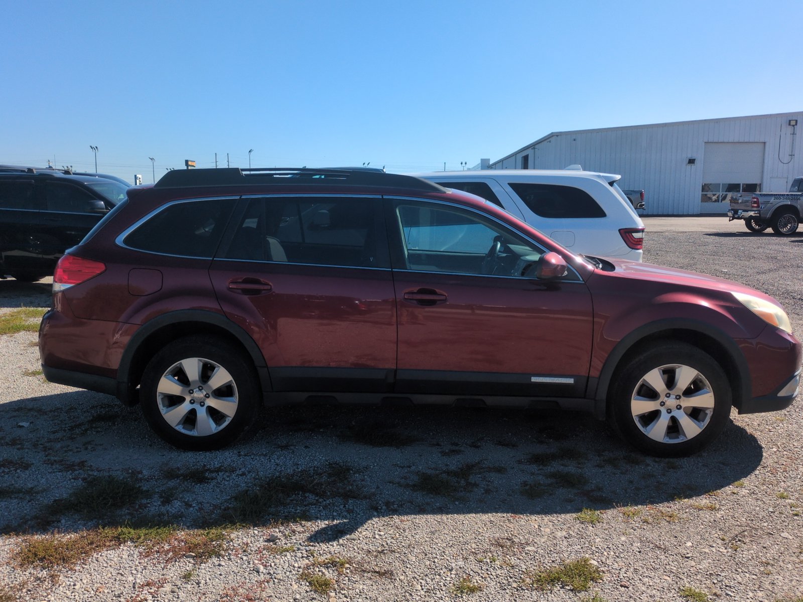 Used 2011 Subaru Outback 3.6R Limited w/ PWR Moonroof Pkg AWD/4WD image 4