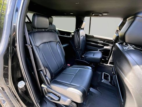 Certified 2024 Jeep Wagoneer Series II AWD/4WD image 23