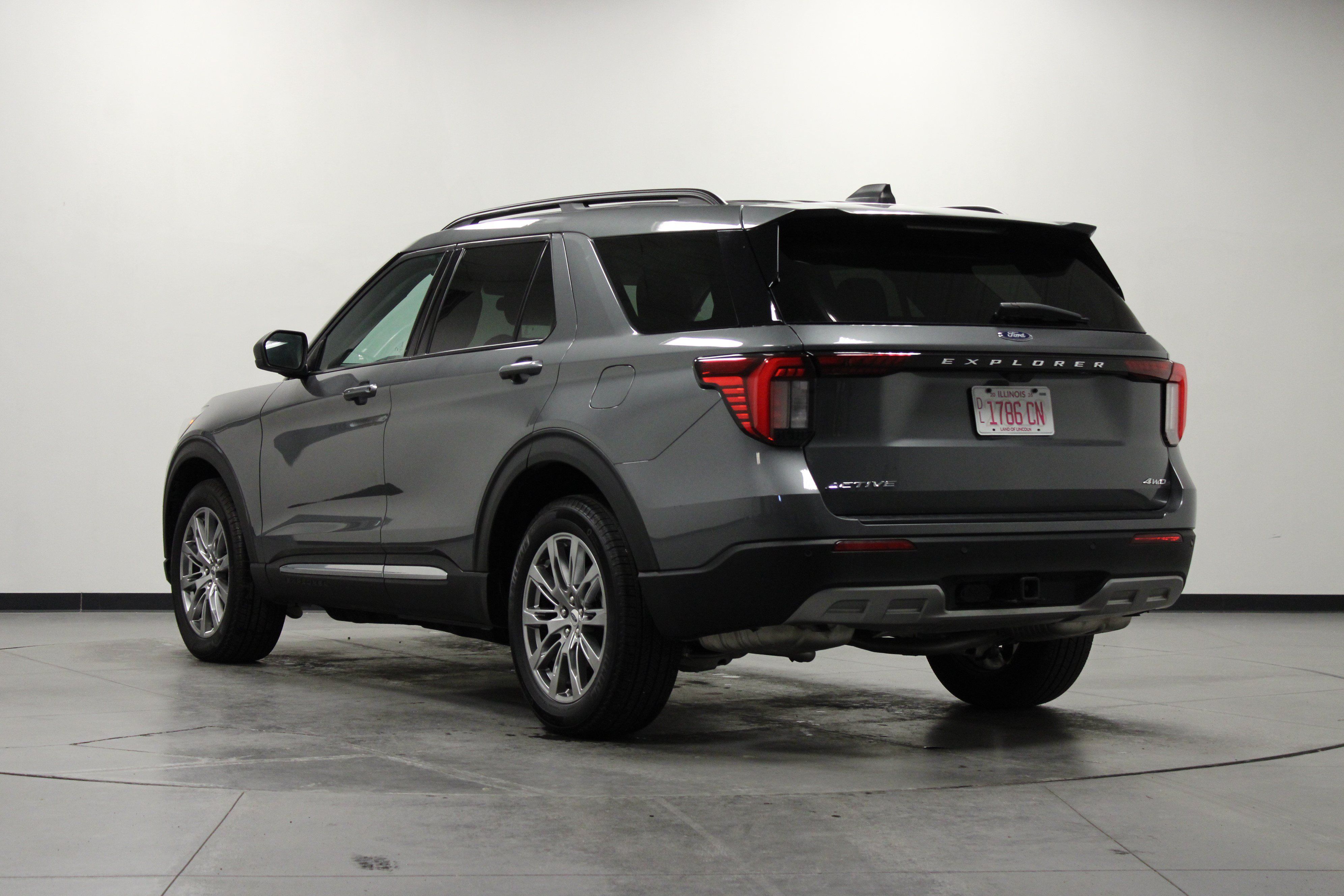 Used 2025 Ford Explorer Active w/ Active Comfort Package AWD/4WD image 6