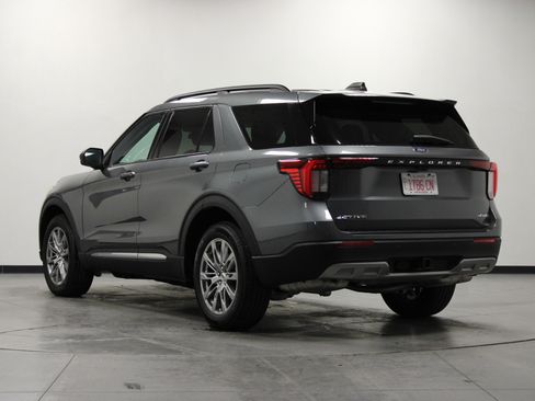 Used 2025 Ford Explorer Active w/ Active Comfort Package AWD/4WD image 6