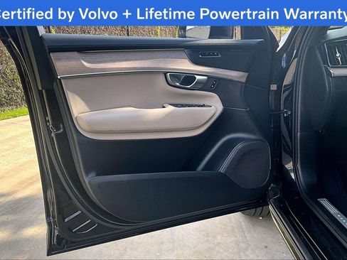 Certified 2025 Volvo XC90 B6 Plus image 23