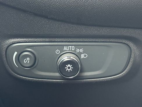 Used 2023 Chevrolet Equinox LT image 3