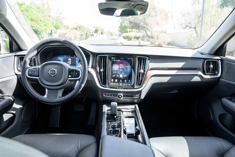 Used 2025 Volvo V60 B5 Cross Country Plus AWD/4WD image 17