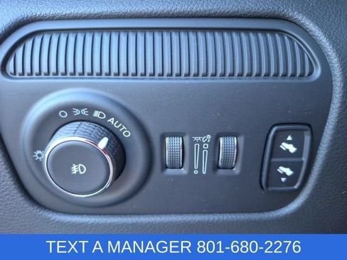 Used 2023 Jeep Wagoneer Series II w/ Premium Group I AWD/4WD image 43