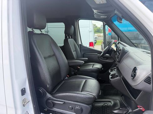 Used 2023 Mercedes-Benz Sprinter 1500 image 16
