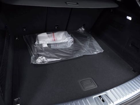 Certified 2026 Porsche Cayenne AWD/4WD image 38