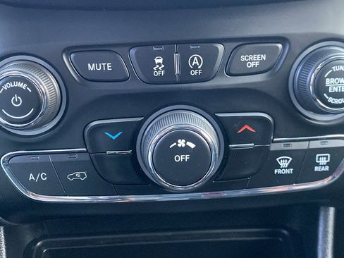 Certified 2021 Jeep Cherokee Latitude Plus image 15