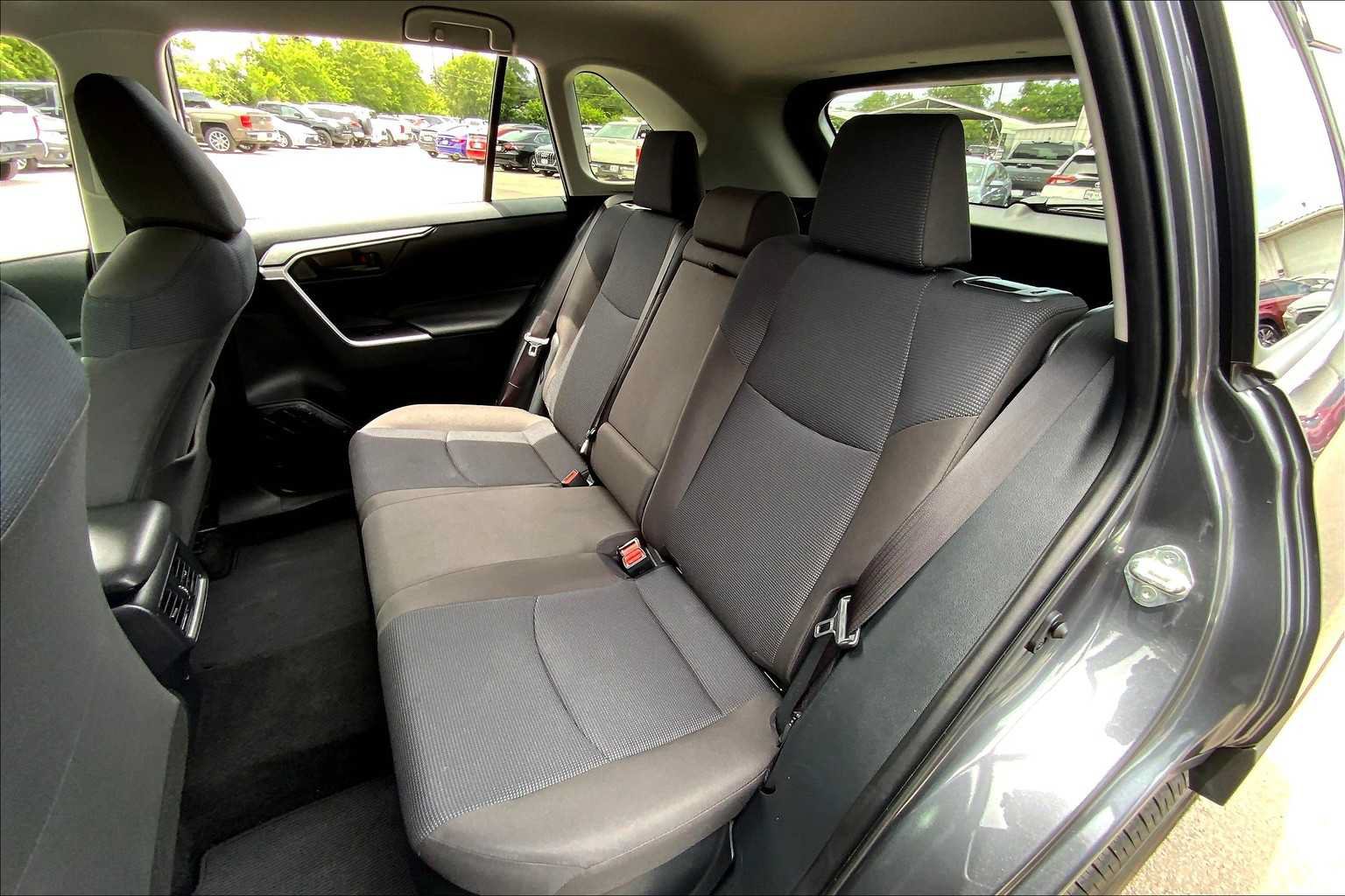 Used 2025 Toyota RAV4 LE AWD/4WD image 20