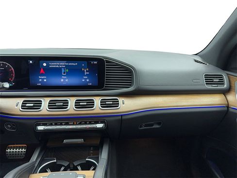 Used 2025 Mercedes-Benz GLS 450 4MATIC image 23