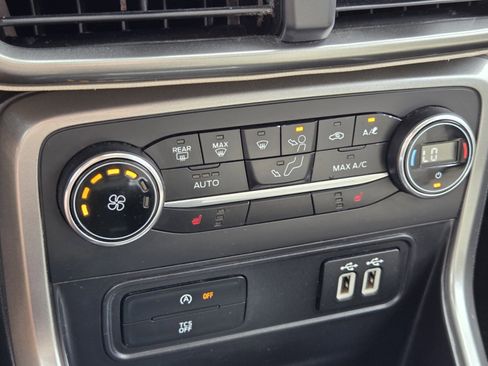 Used 2018 Ford EcoSport SE w/ SE Convenience Package image 15