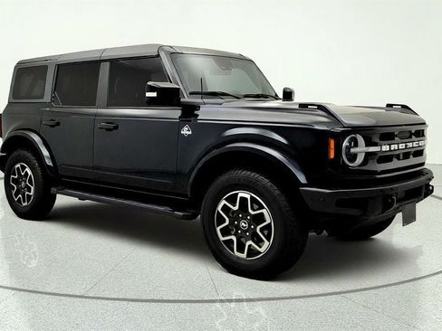 Used 2023 Ford Bronco Outer Banks AWD/4WD image 3