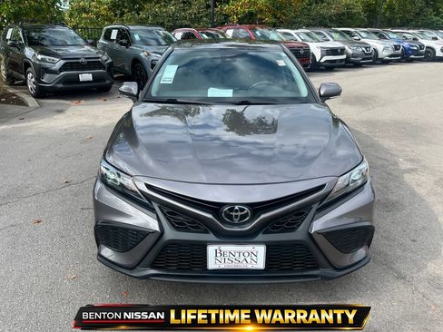Used 2024 Toyota Camry SE w/ Cold Weather Package FWD image 9