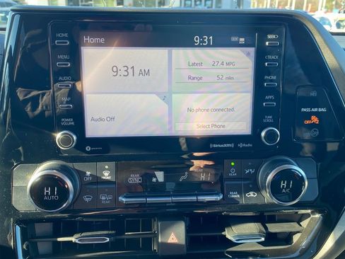 Used 2022 Toyota Highlander LE image 25