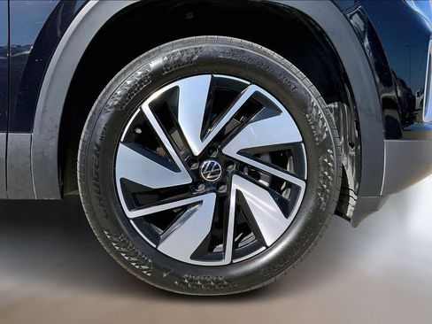 Certified 2024 Volkswagen Atlas SE image 9