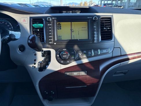 Used 2012 Toyota Sienna XLE image 26