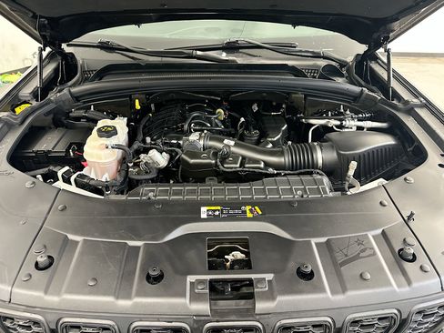 Used 2023 Jeep Grand Cherokee Altitude image 34