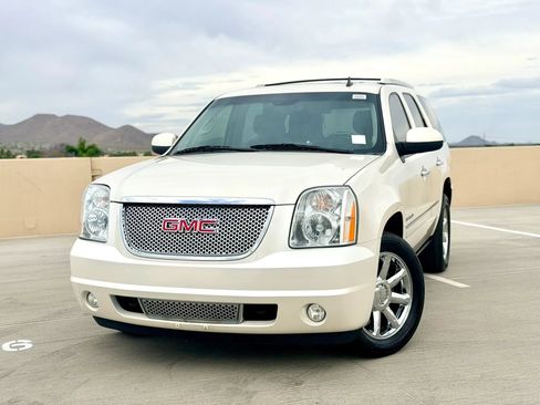 Used 2011 GMC Yukon Denali RWD image 9