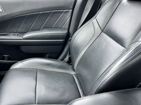 Used 2015 Dodge Charger R/T w/ Plus Group image 32