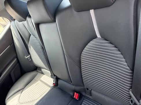 Used 2020 Toyota Camry SE w/ Convenience Package FWD image 15