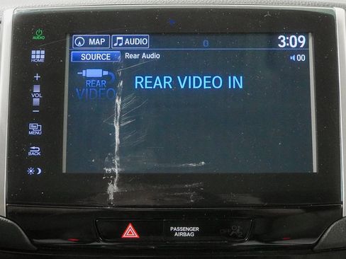 Used 2016 Honda Pilot Touring image 32