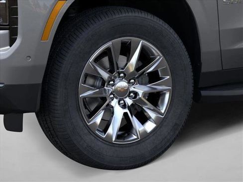 New 2026 Chevrolet Suburban Premier image 9