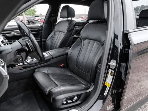 Used 2018 BMW 740i image 4