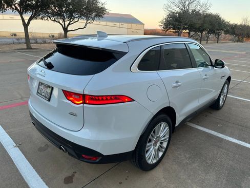 Used 2018 Jaguar F-PACE Portfolio image 8