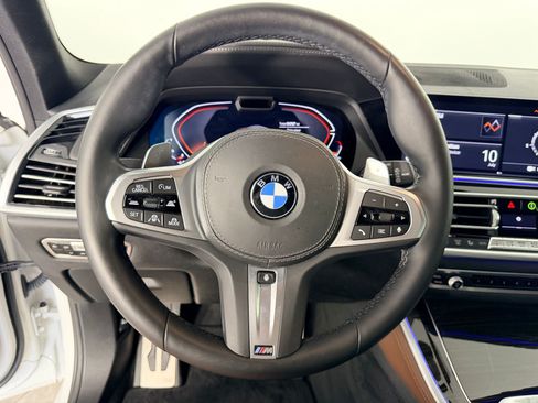 Used 2021 BMW X5 xDrive40i w/ M Sport Package AWD/4WD image 11