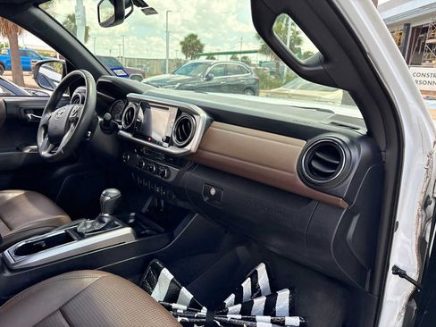 Used 2017 Toyota Tacoma Limited w/ Tow Package RWD image 3