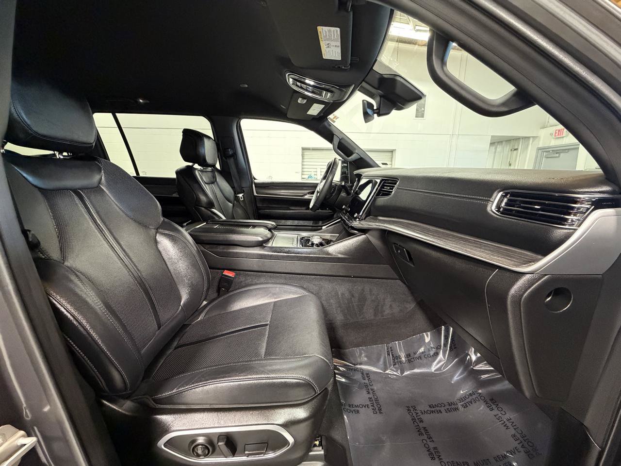 Used 2024 Jeep Wagoneer L Series II w/ Flexible Seating Group AWD/4WD image 22