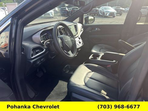 Used 2025 Chrysler Pacifica Select FWD image 22