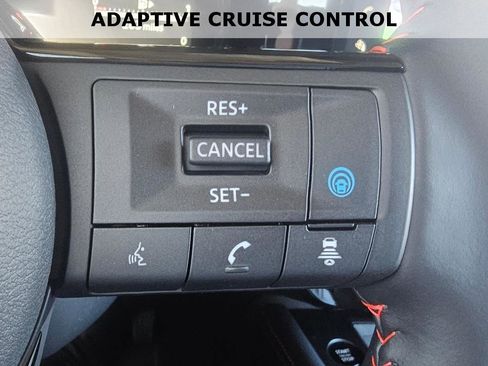 Used 2025 Nissan Kicks SR w/ Illumination Package image 17