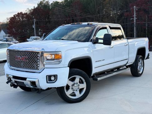 Used 2015 GMC Sierra 2500 Denali w/ Duramax Plus Package image 2
