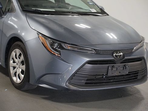 Used 2025 Toyota Corolla LE FWD image 4