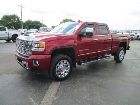 Used 2019 GMC Sierra 2500 Denali w/ Duramax Plus Package AWD/4WD image 13