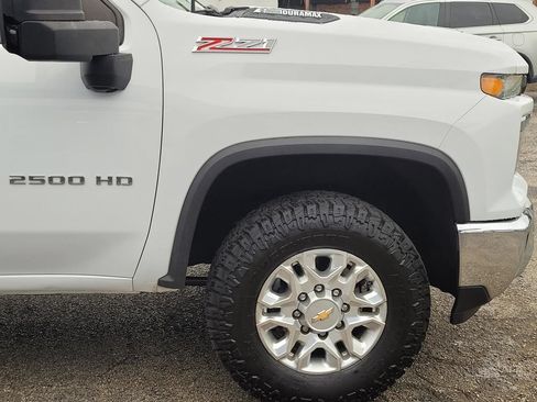 Used 2024 Chevrolet Silverado 2500 LT AWD/4WD image 7