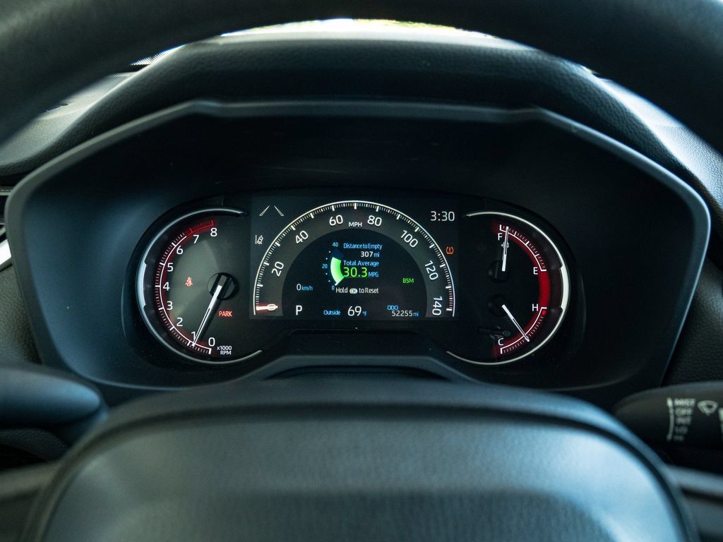 Used 2025 Toyota RAV4 XLE FWD image 6