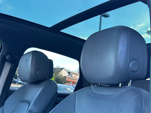 Used 2023 Porsche Cayenne Platinum Edition image 15