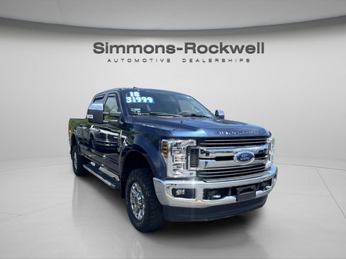 Used 2018 Ford F250 XLT w/ XLT Premium Package AWD/4WD image 6