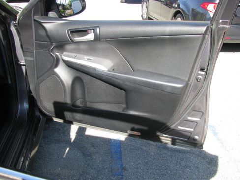 Used 2014 Toyota Camry SE image 12