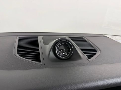Certified 2026 Porsche Macan AWD/4WD image 24