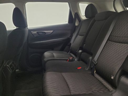 Used 2020 Nissan Rogue S FWD image 18