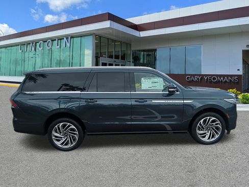 New 2025 Lincoln Navigator L Reserve AWD/4WD image 3