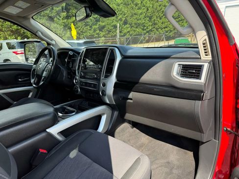 Used 2021 Nissan Titan SV w/ SV Convenience Package image 16