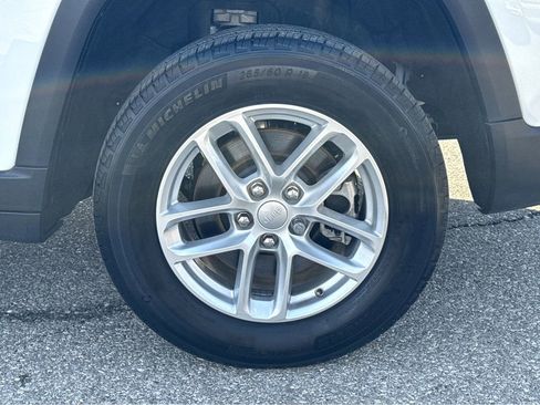 Certified 2023 Jeep Grand Cherokee L Laredo image 7