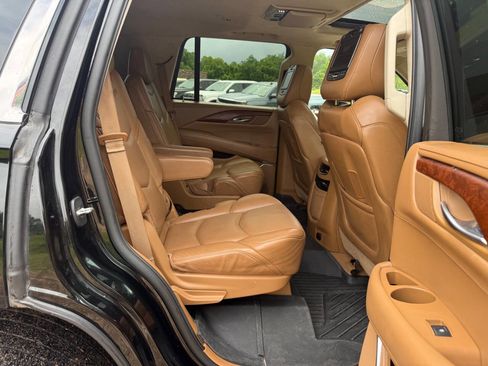 Used 2016 Cadillac Escalade Platinum AWD/4WD image 15